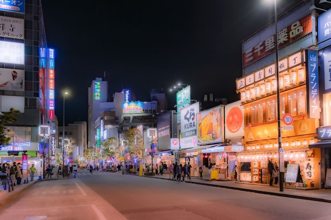 业主摊上大事!上海一工人装空调外机时掉落住进ICU,无人愿担责